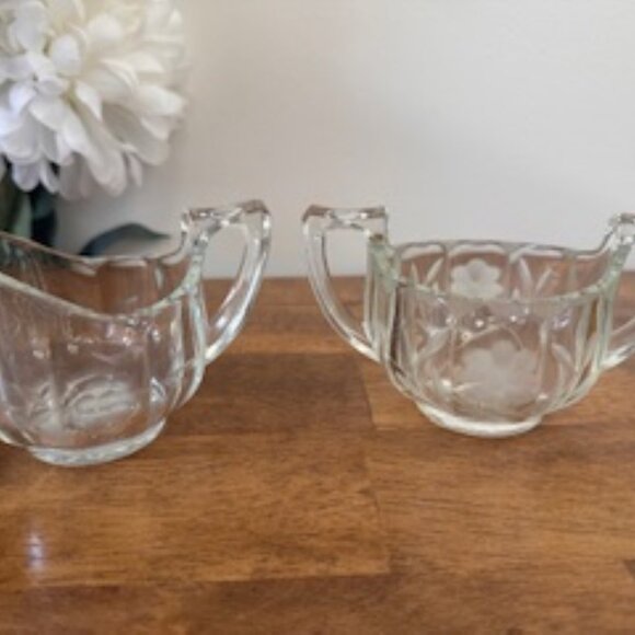 Vintage Etched‎ Floral Glass Cream and Sugar Set Clear Heavy Pressed Glass - Picture 2 of 7